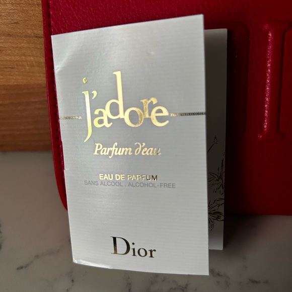Dior New Red Beauty Pouch w/ Mini:
J’adore, Volume Mascara, Lash Primer Serum. - Picture 6 of 8